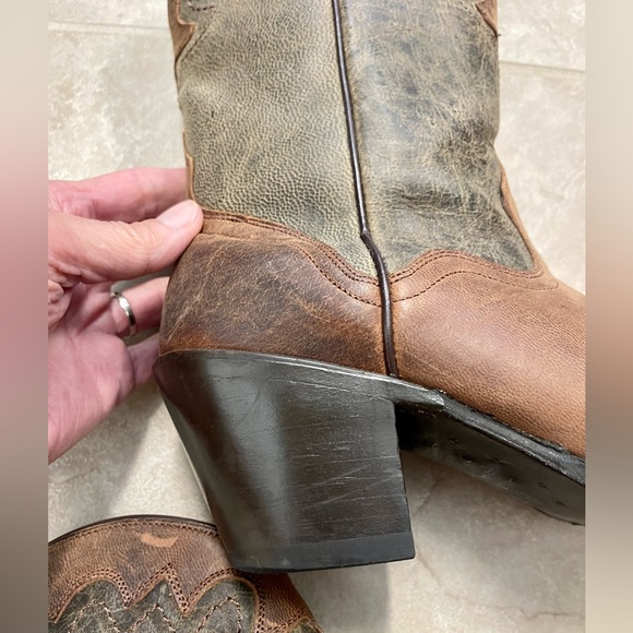 Gorgeous J.B. Dillon distressed leather cowgirl booties! - Picture 11 of 17